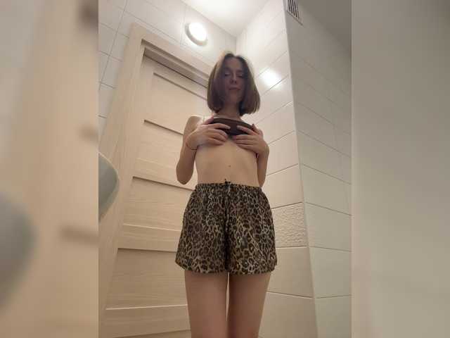 EllieTonee