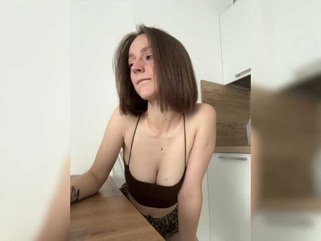 EllieTonee