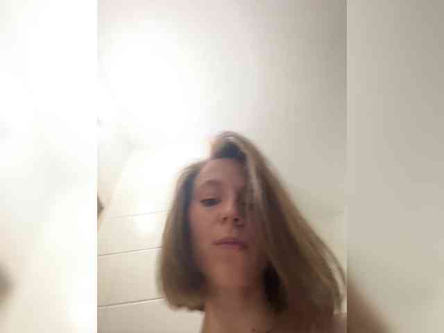 EllieTonee