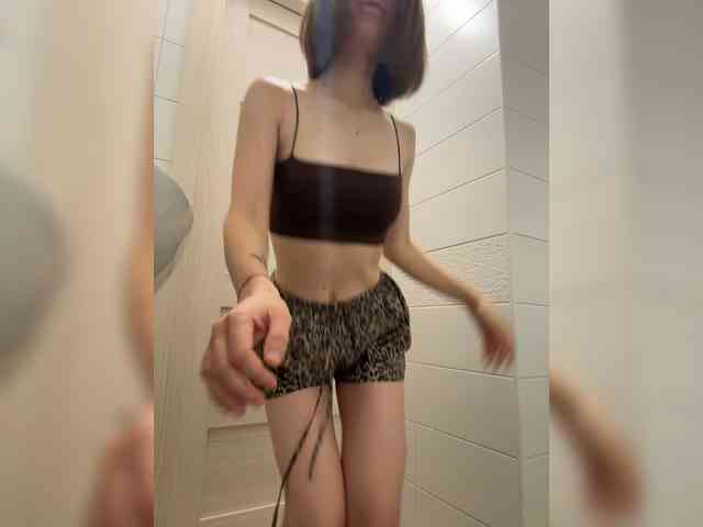 EllieTonee Sex Cam Show
