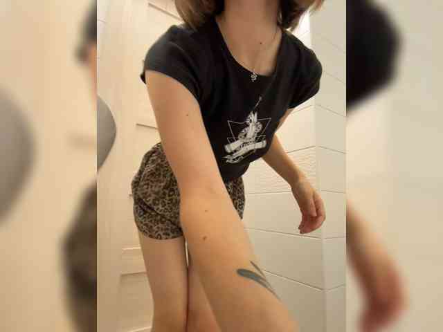 EllieTonee Sex Cam Show
