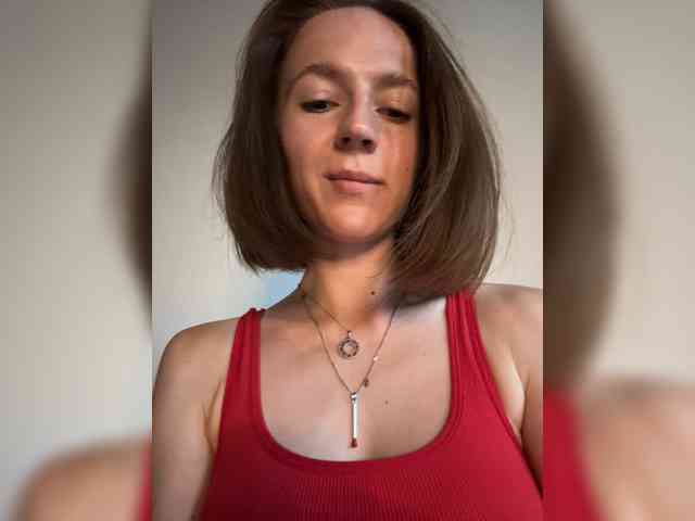 EllieTonee webcam