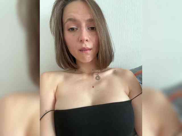 EllieTonee