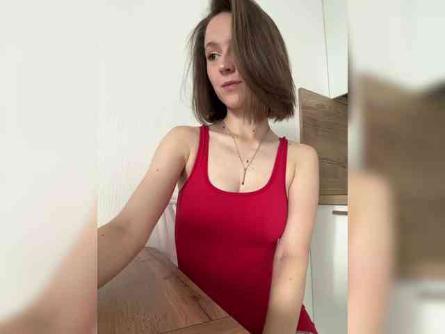 EllieTonee webcam