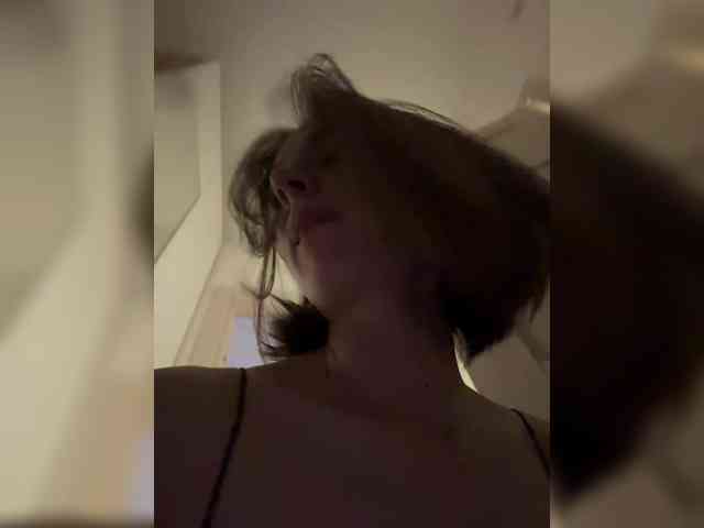 EllieTonee Sex Cam Show