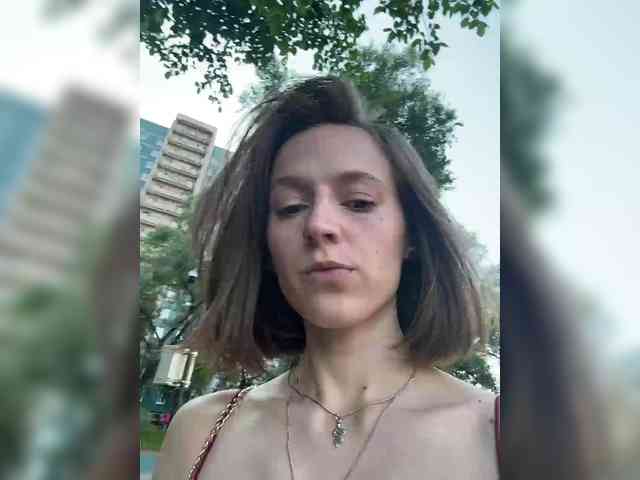 EllieTonee