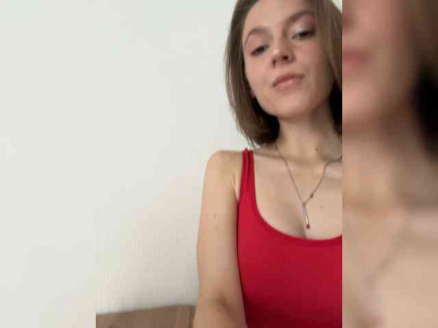 EllieTonee webcam