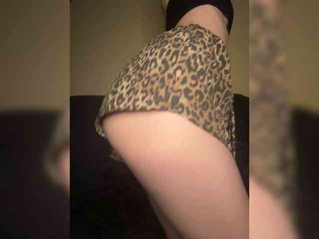 EllieTonee webcam