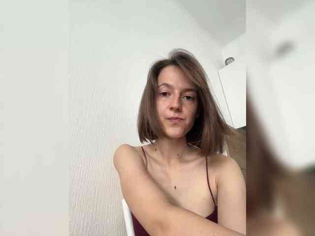 EllieTonee