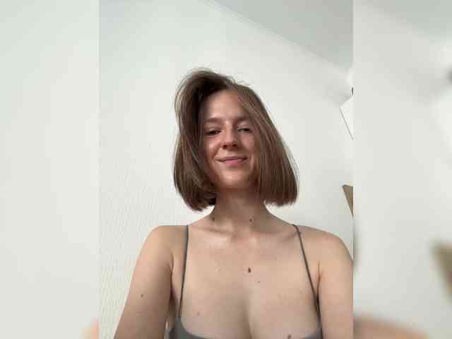 EllieTonee webcam