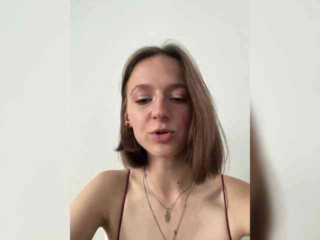 EllieTonee webcam