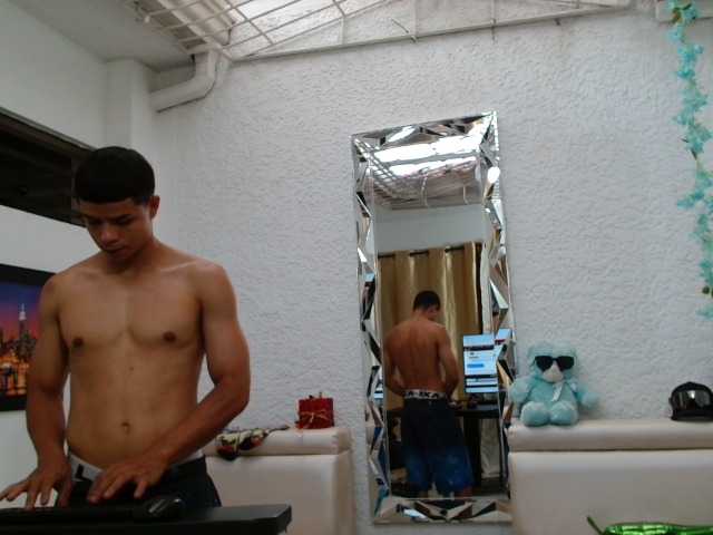 alexander-cr live webcam show