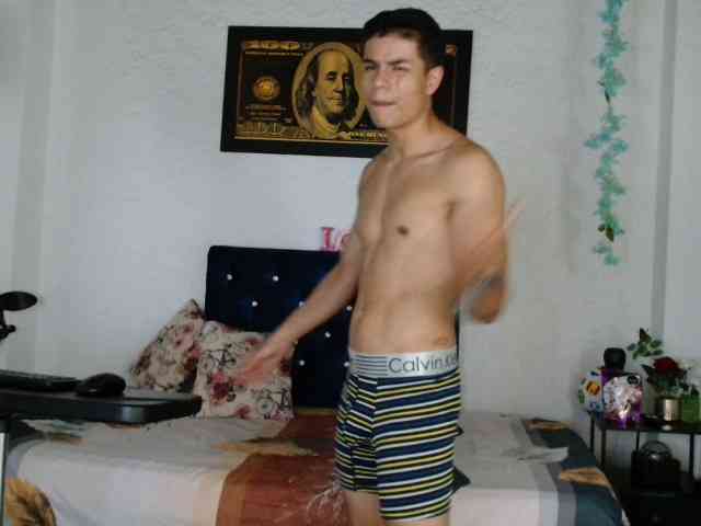 alexander-cr Live Webcam on BongaCams