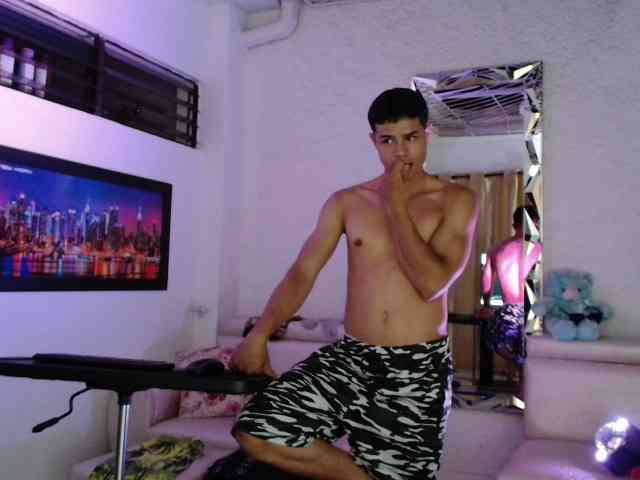 alexander-cr Live Webcam on BongaCams