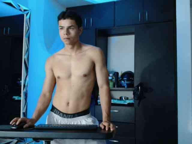 alexander-cr Live Webcam on BongaCams