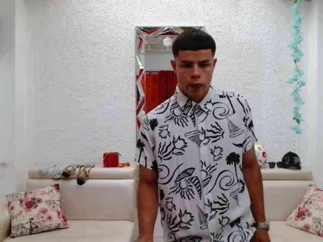 alexander-cr Live Webcam on BongaCams