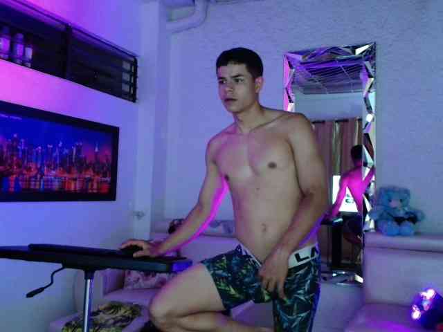 alexander-cr Live Webcam on BongaCams