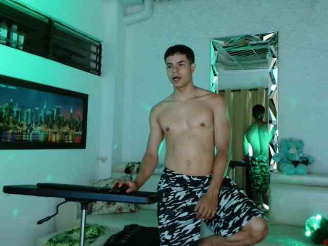 alexander-cr Live Webcam on BongaCams