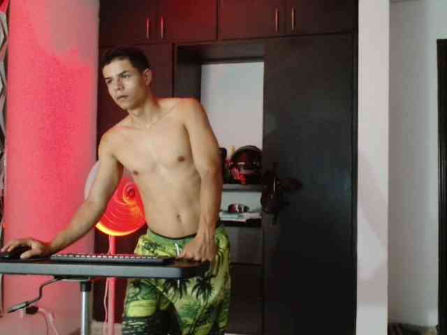 alexander-cr Live Webcam on BongaCams