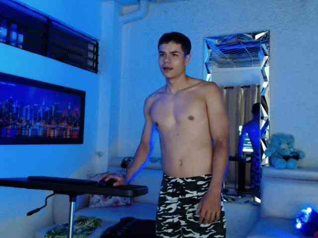 alexander-cr Live Webcam on BongaCams