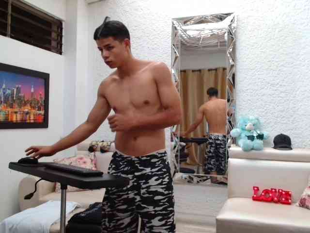 alexander-cr Live Webcam on BongaCams