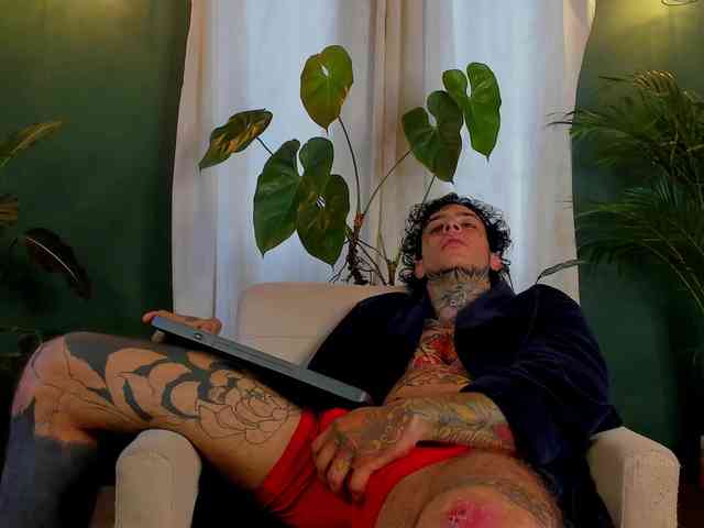 Aronford Live Webcam on BongaCams