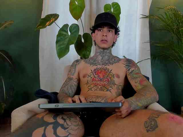 Aronford Live Webcam on BongaCams