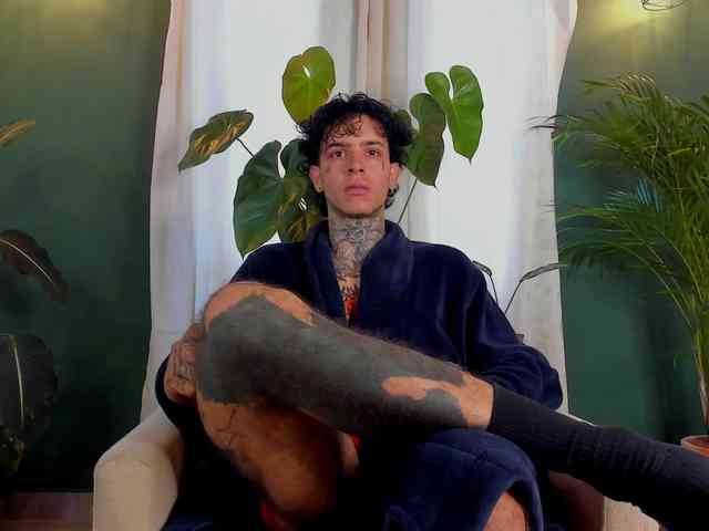 Aronford Live Webcam on BongaCams