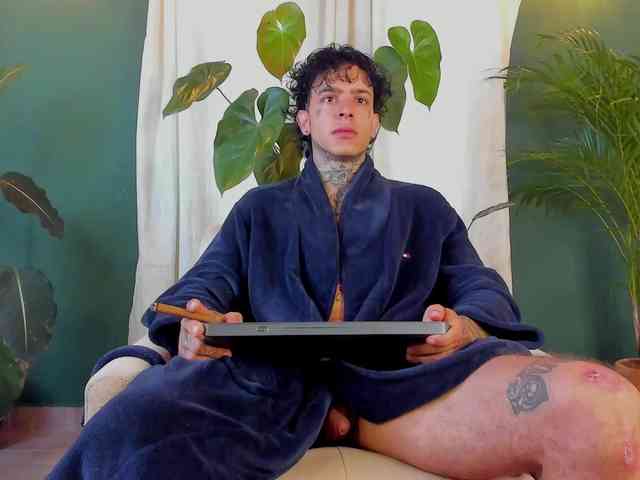 Aronford Live Webcam on BongaCams