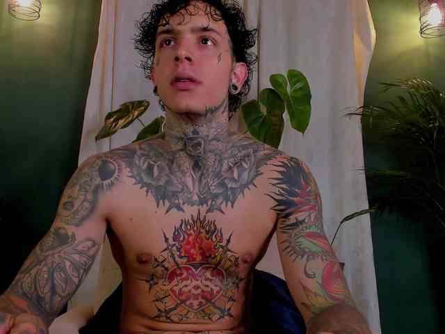 Aronford Live Webcam on BongaCams