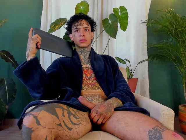 Aronford Live Webcam on BongaCams