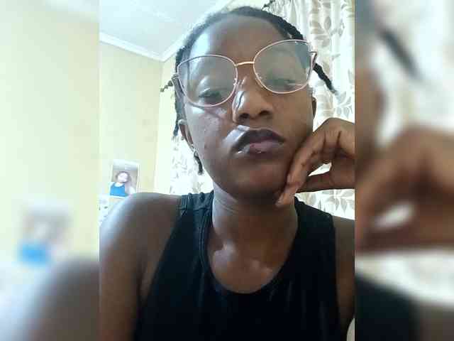 Zoe-011 webcam