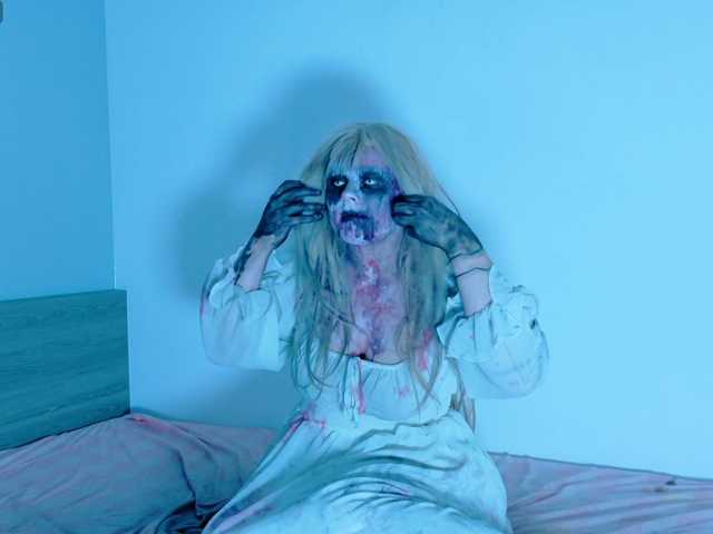 Red-RoxyFoxy live cam on BongaCams