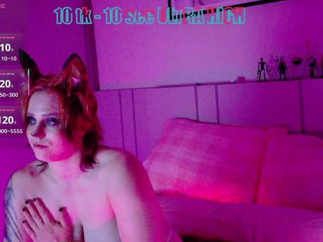 Red-RoxyFoxy live cam on BongaCams