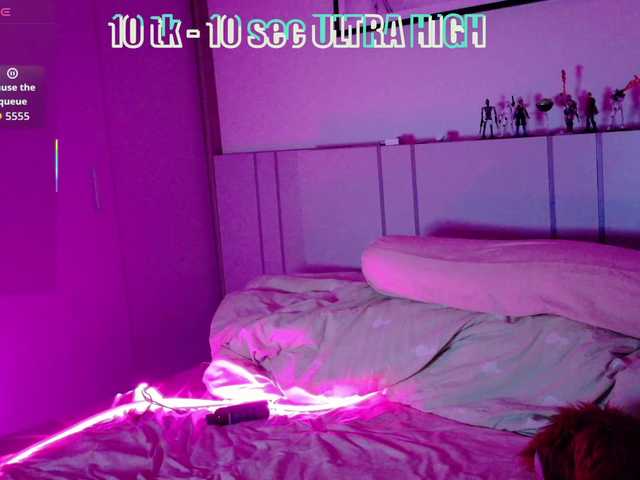 Red-RoxyFoxy live cam on BongaCams