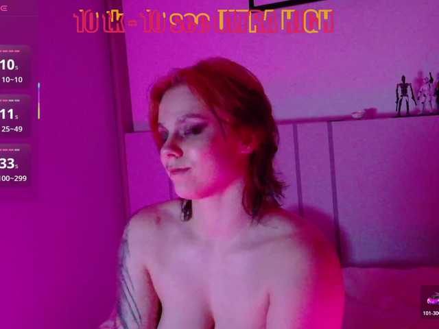 Red-RoxyFoxy live cam on BongaCams