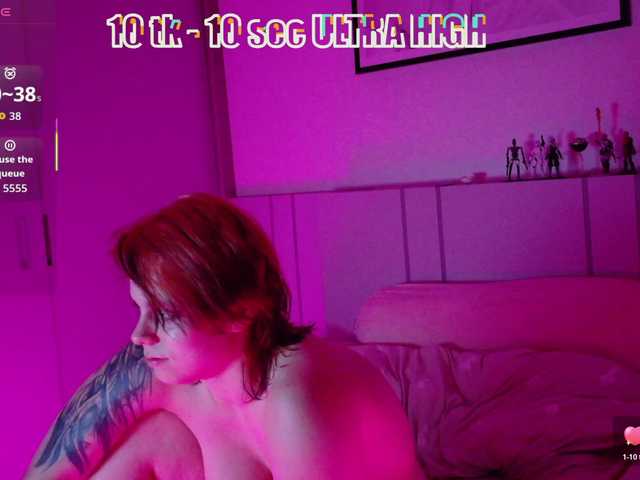 Red-RoxyFoxy live cam on BongaCams