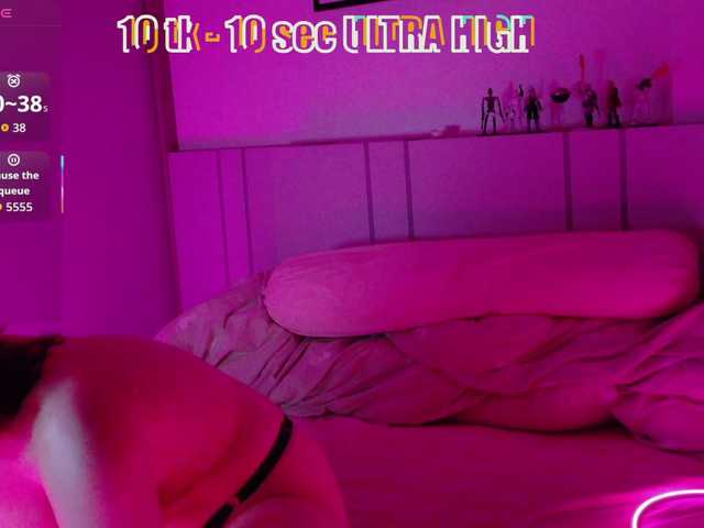 Red-RoxyFoxy live cam on BongaCams