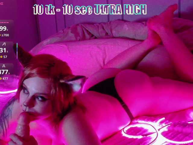 Red-RoxyFoxy live cam on BongaCams
