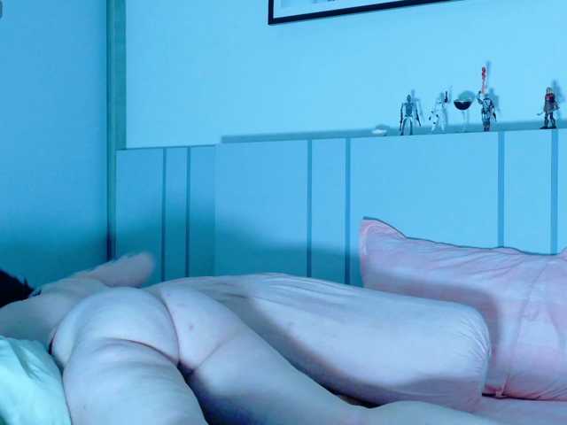 Red-RoxyFoxy, live now on BongaCams