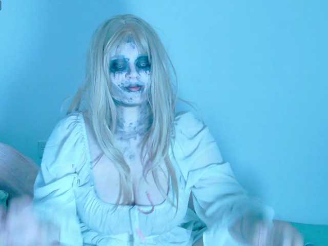 Red-RoxyFoxy live cam preview
