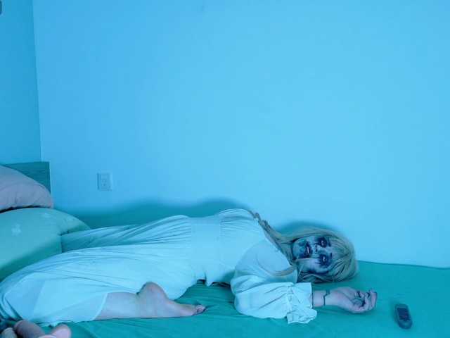 Red-RoxyFoxy live cam on BongaCams