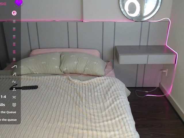 Red-RoxyFoxy live cam on BongaCams