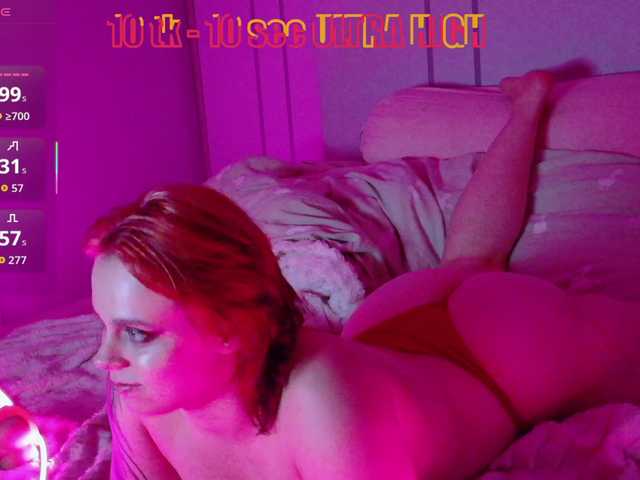 Red-RoxyFoxy live cam on BongaCams