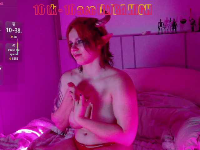 Red-RoxyFoxy live cam on BongaCams
