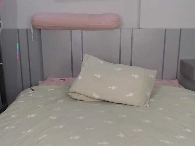 Red-RoxyFoxy live cam on BongaCams