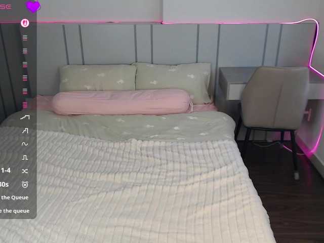 Red-RoxyFoxy live cam on BongaCams