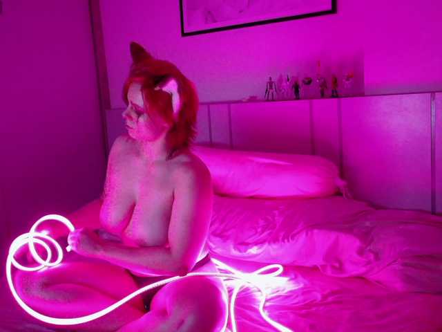 Red-RoxyFoxy live cam on BongaCams