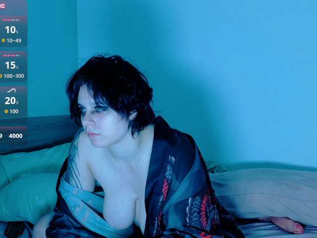 Red-RoxyFoxy live cam on BongaCams