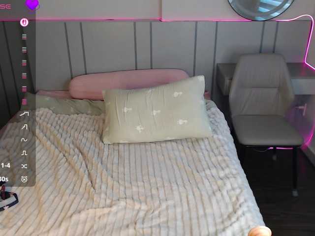 Red-RoxyFoxy live cam on BongaCams